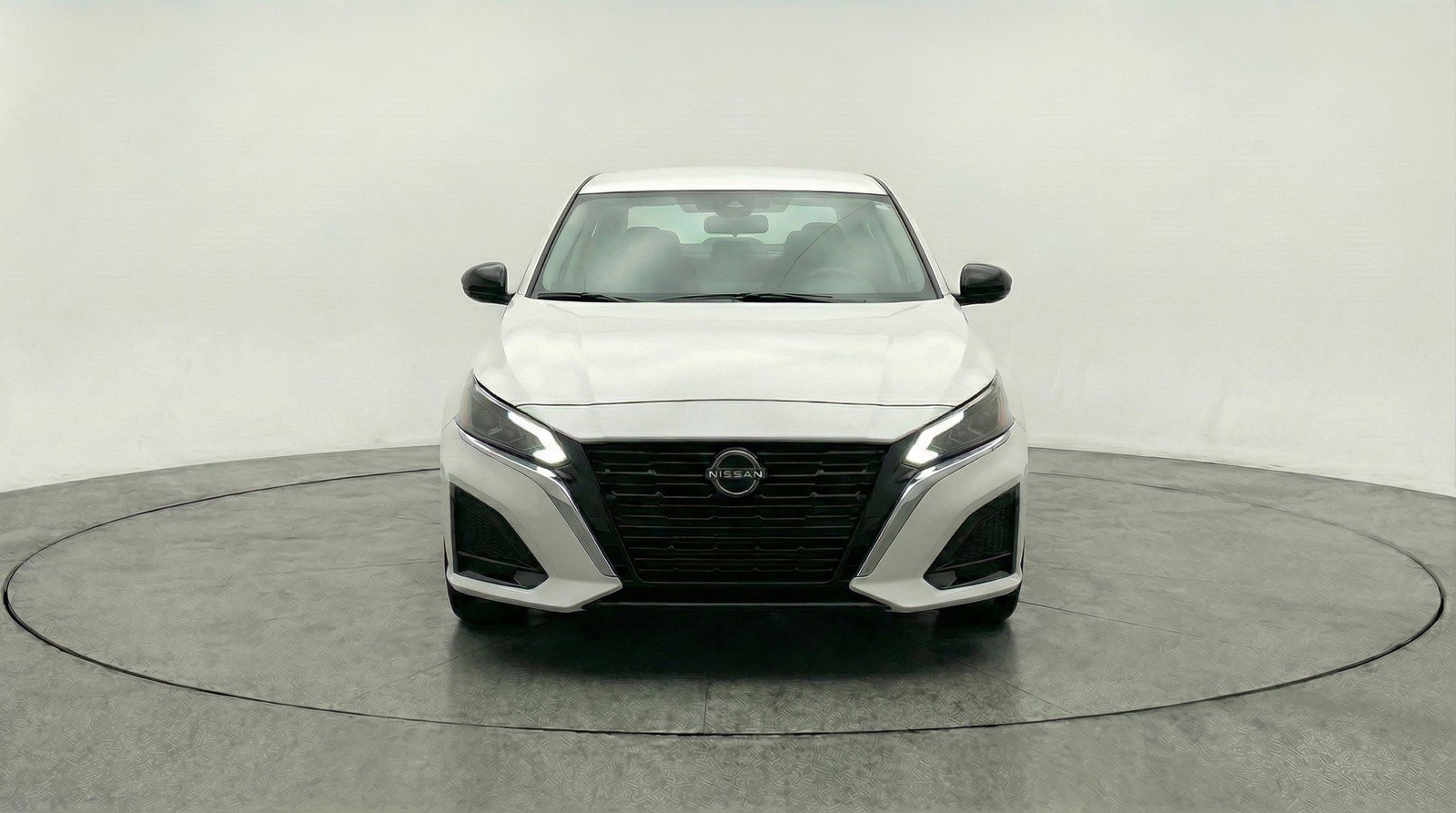 Used 2025 Nissan Altima 2.5 SV image 2