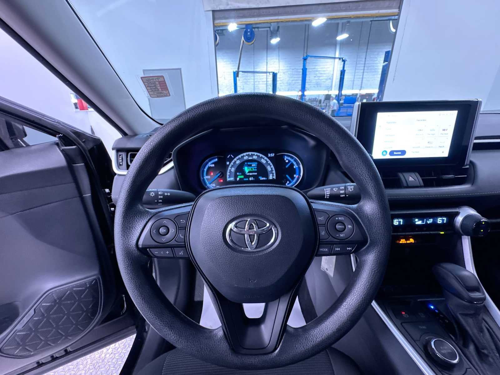 Used 2024 Toyota RAV4 LE AWD/4WD image 15