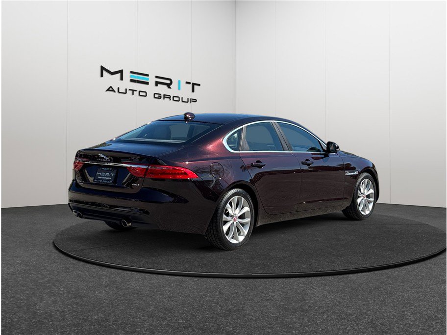 Used 2018 Jaguar XF Premium image 9
