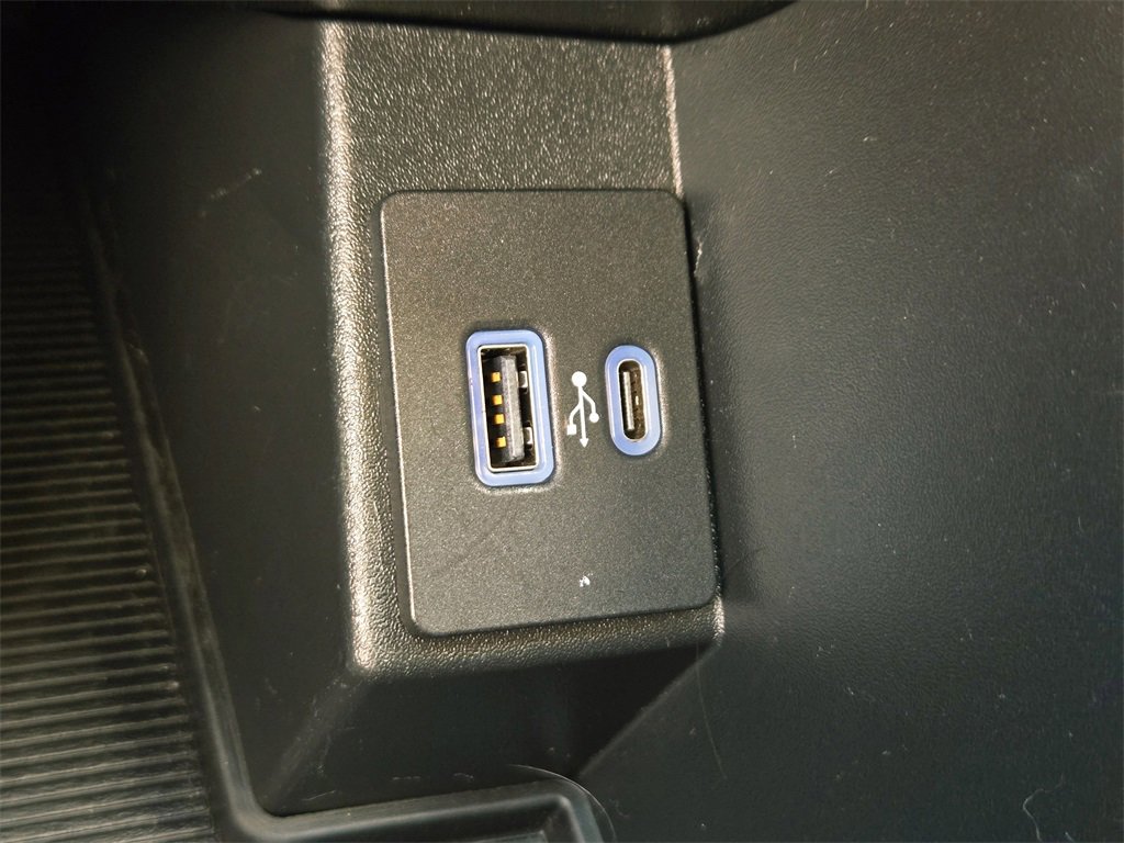 Used 2024 Ford Edge SEL image 21