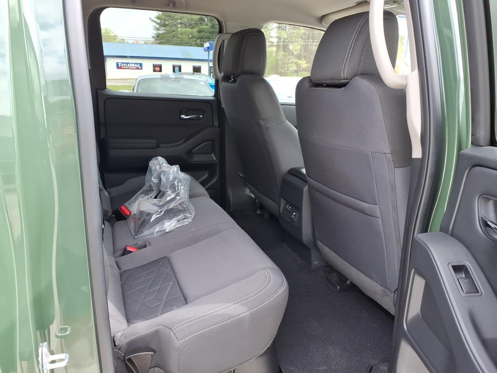 Used 2025 Nissan Frontier SV w/ SV Convenience Package image 9