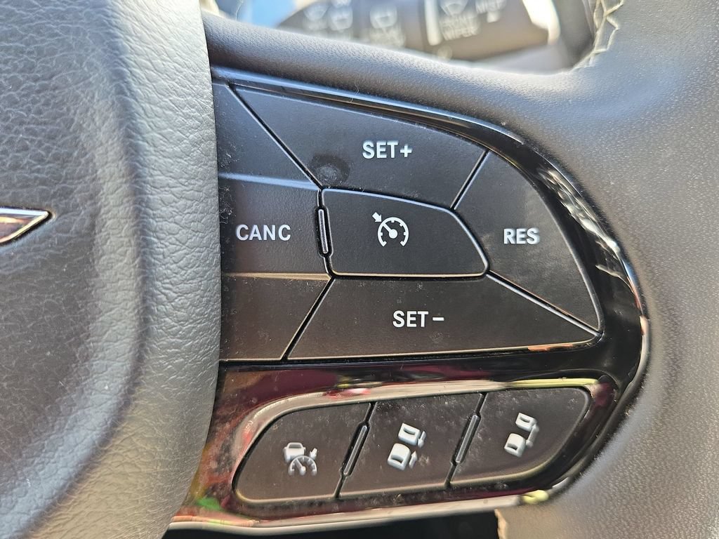 Used 2024 Chrysler Pacifica Limited w/ Uconnect Theater Family Group FWD image 19