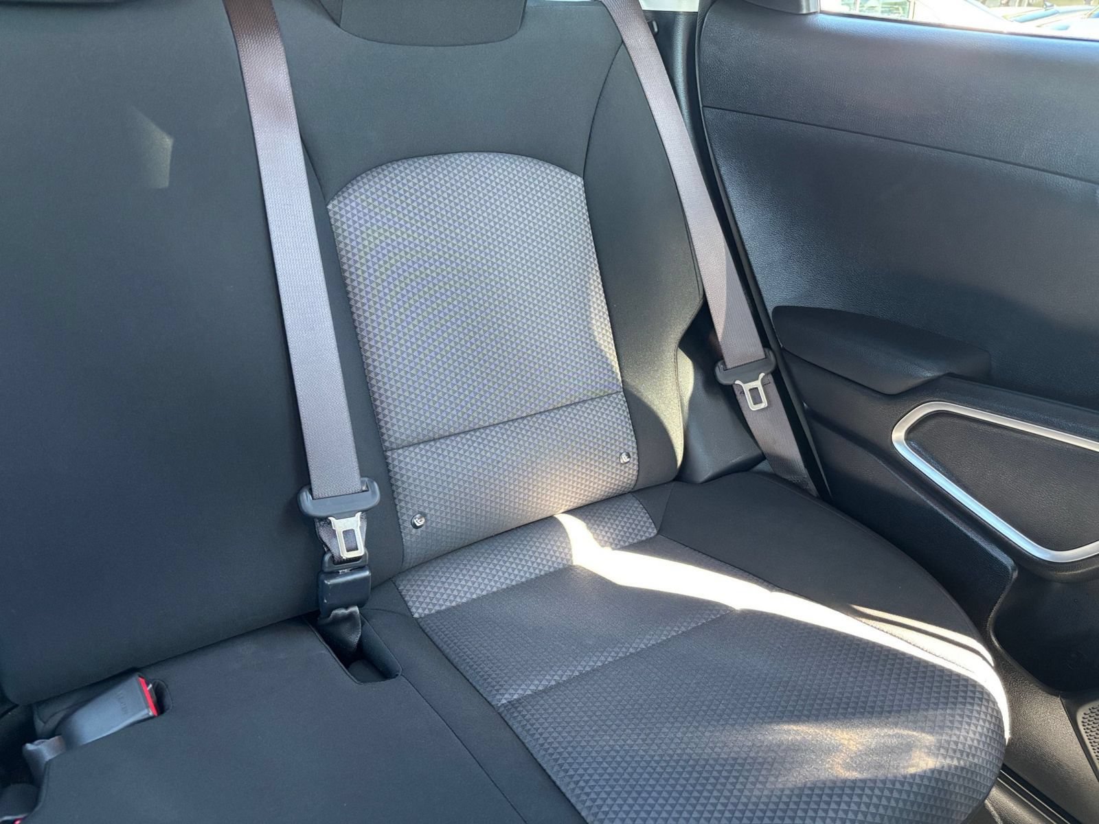 Used 2025 Kia Soul LX w/ LX Technology Package FWD image 35