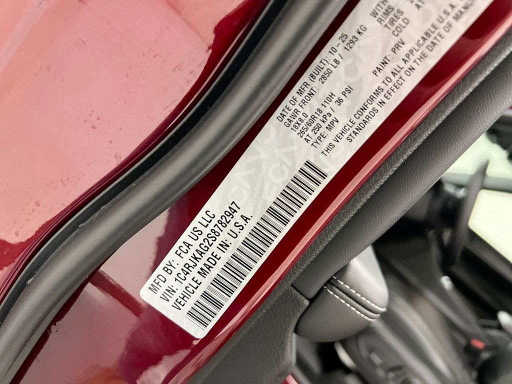 New 2025 Jeep Grand Cherokee L Laredo image 27