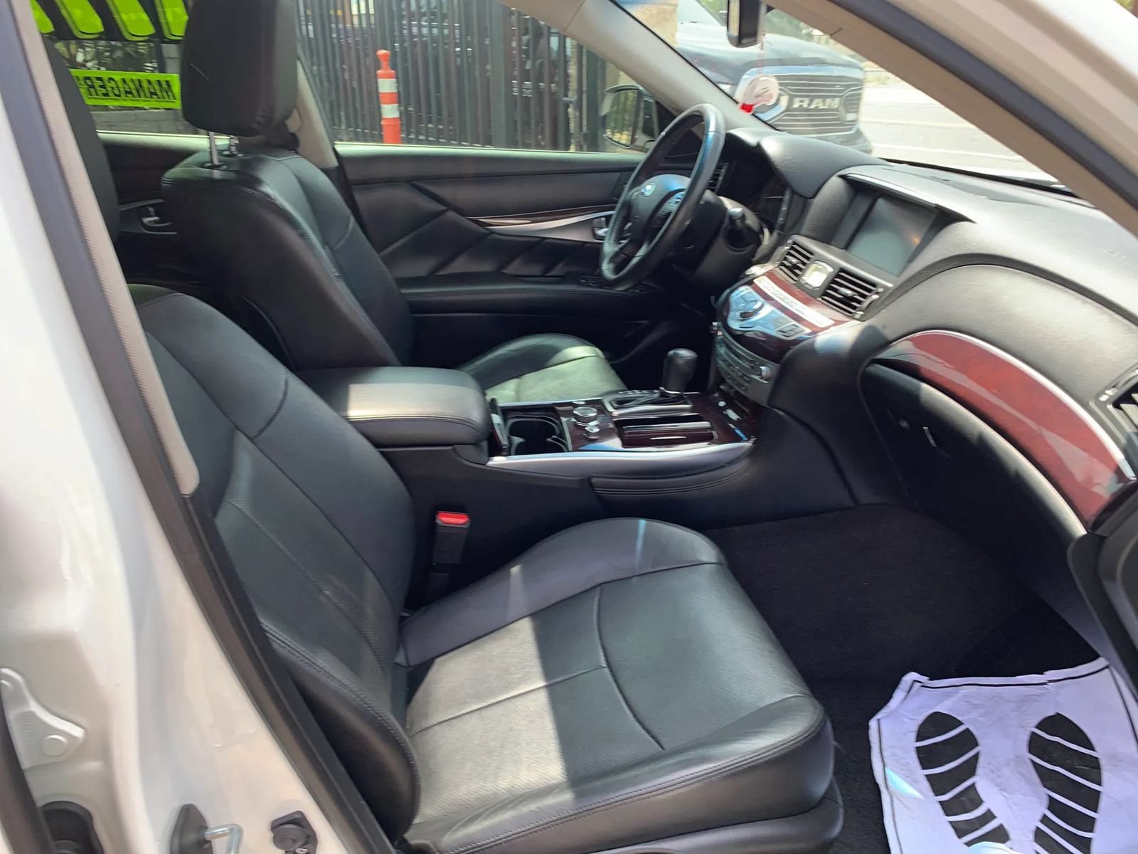 Used 2019 INFINITI Q70 Luxe w/ Proactive Package RWD image 16