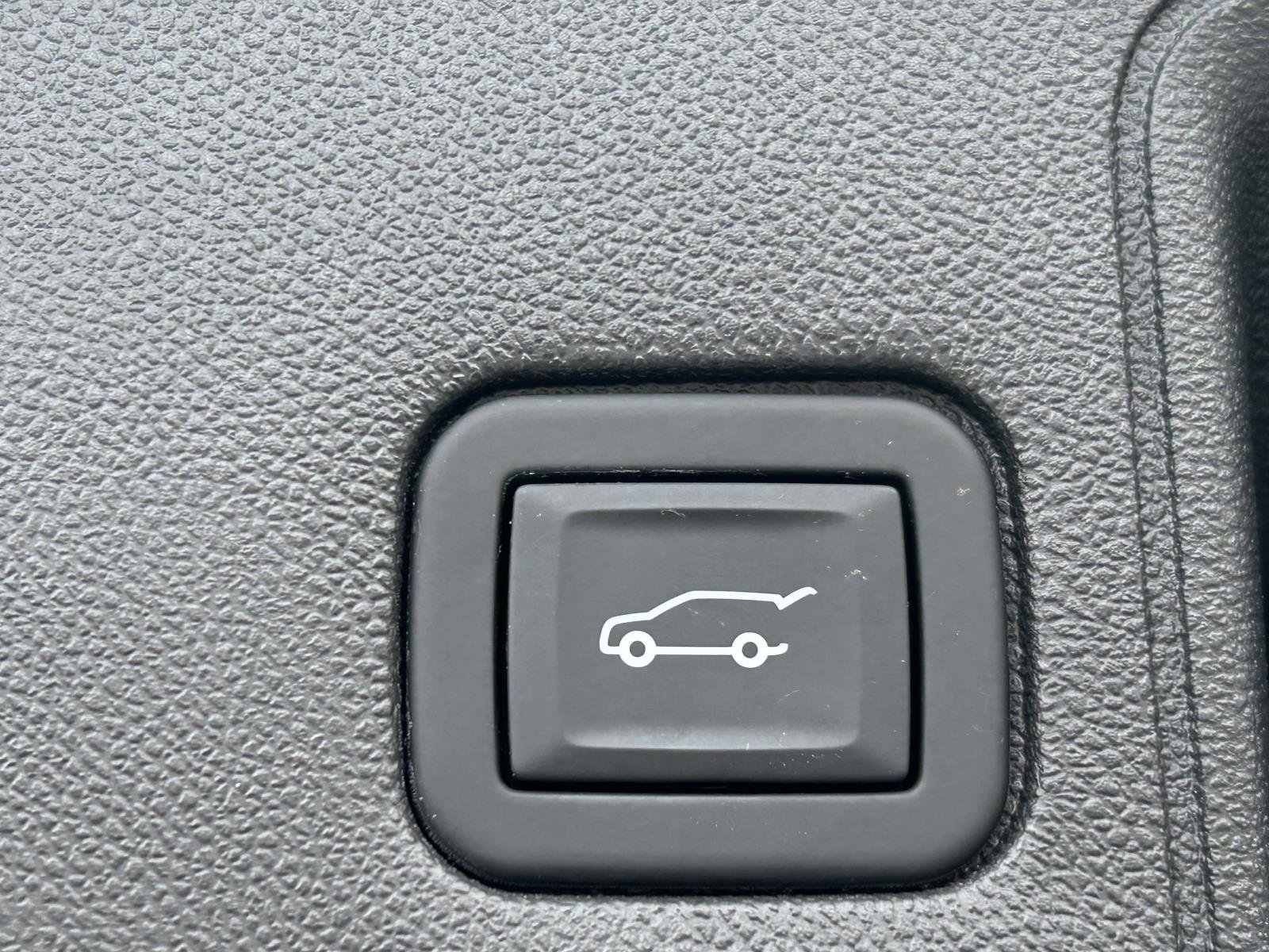 Used 2022 GMC Terrain SLE w/ Driver Convenience Package image 17