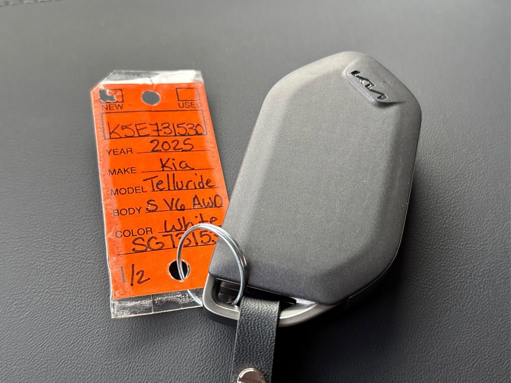 New 2025 Kia Telluride S image 32