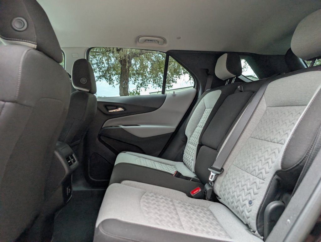 Used 2024 Chevrolet Equinox LS w/ Driver Confidence II Package FWD image 17