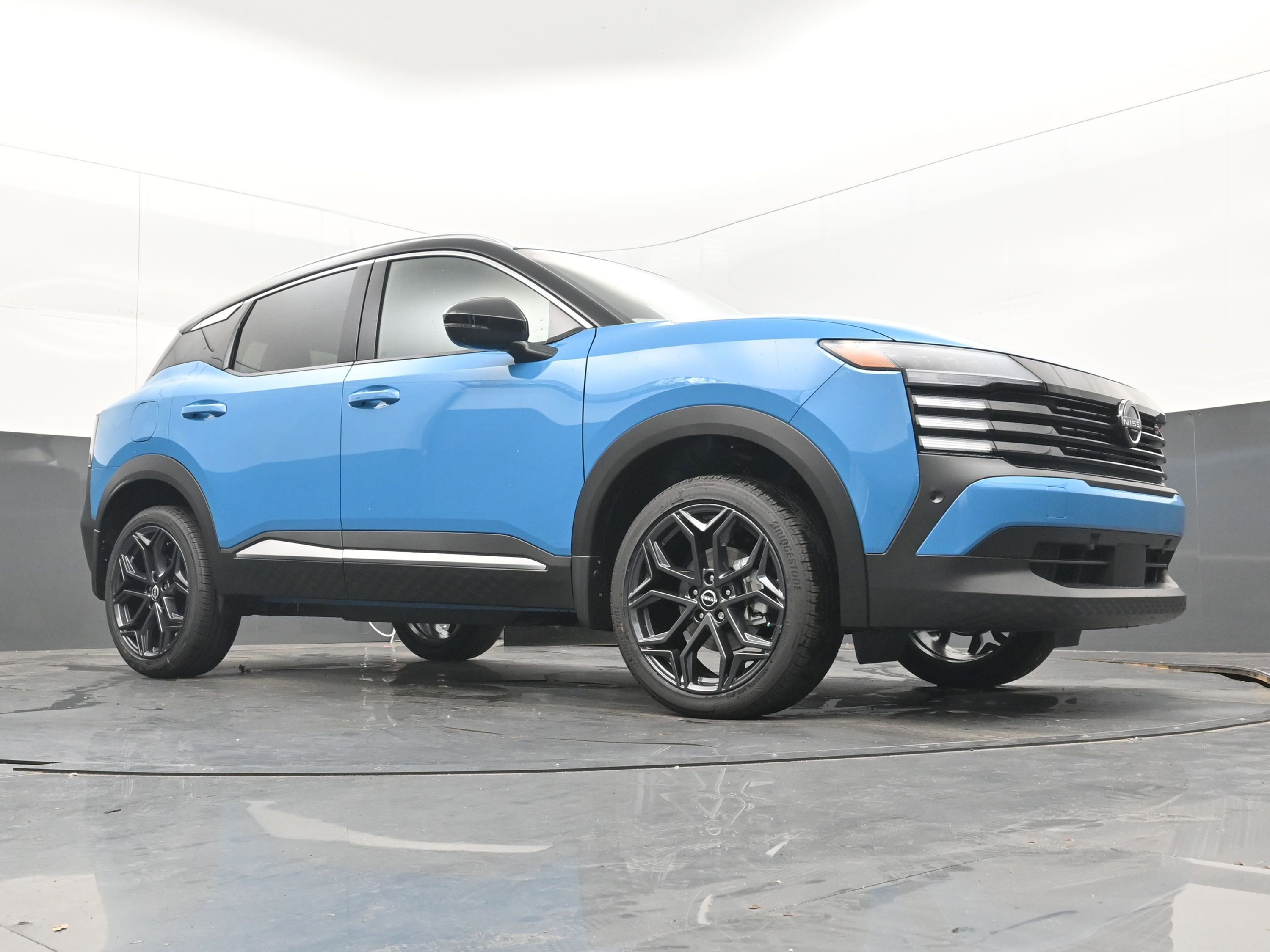 Certified 2025 Nissan Kicks SR image 22