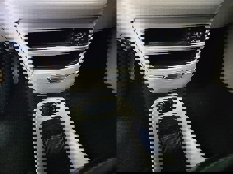 Used 2018 Chrysler Pacifica Touring Plus w/ Tire & Wheel Group image 23