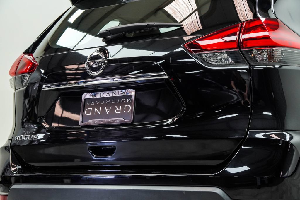 Used 2017 Nissan Rogue S FWD image 13