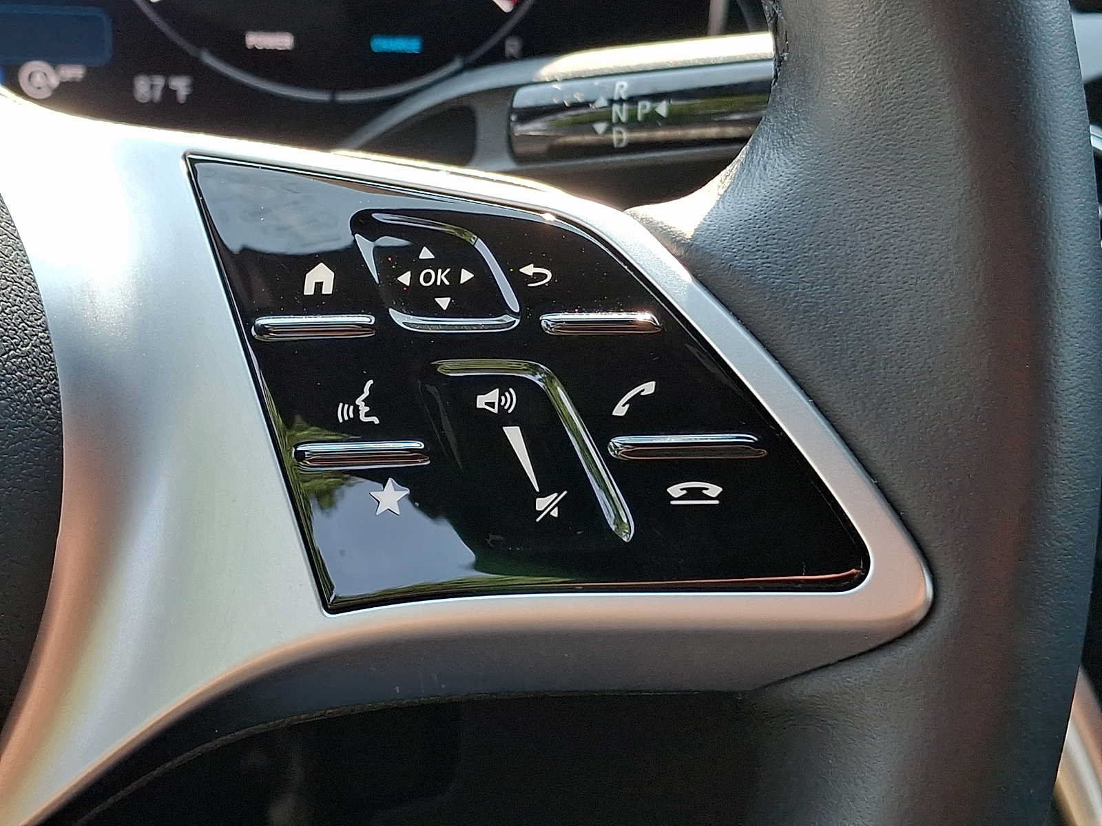 Certified 2025 Mercedes-Benz GLC 300 4MATIC image 18