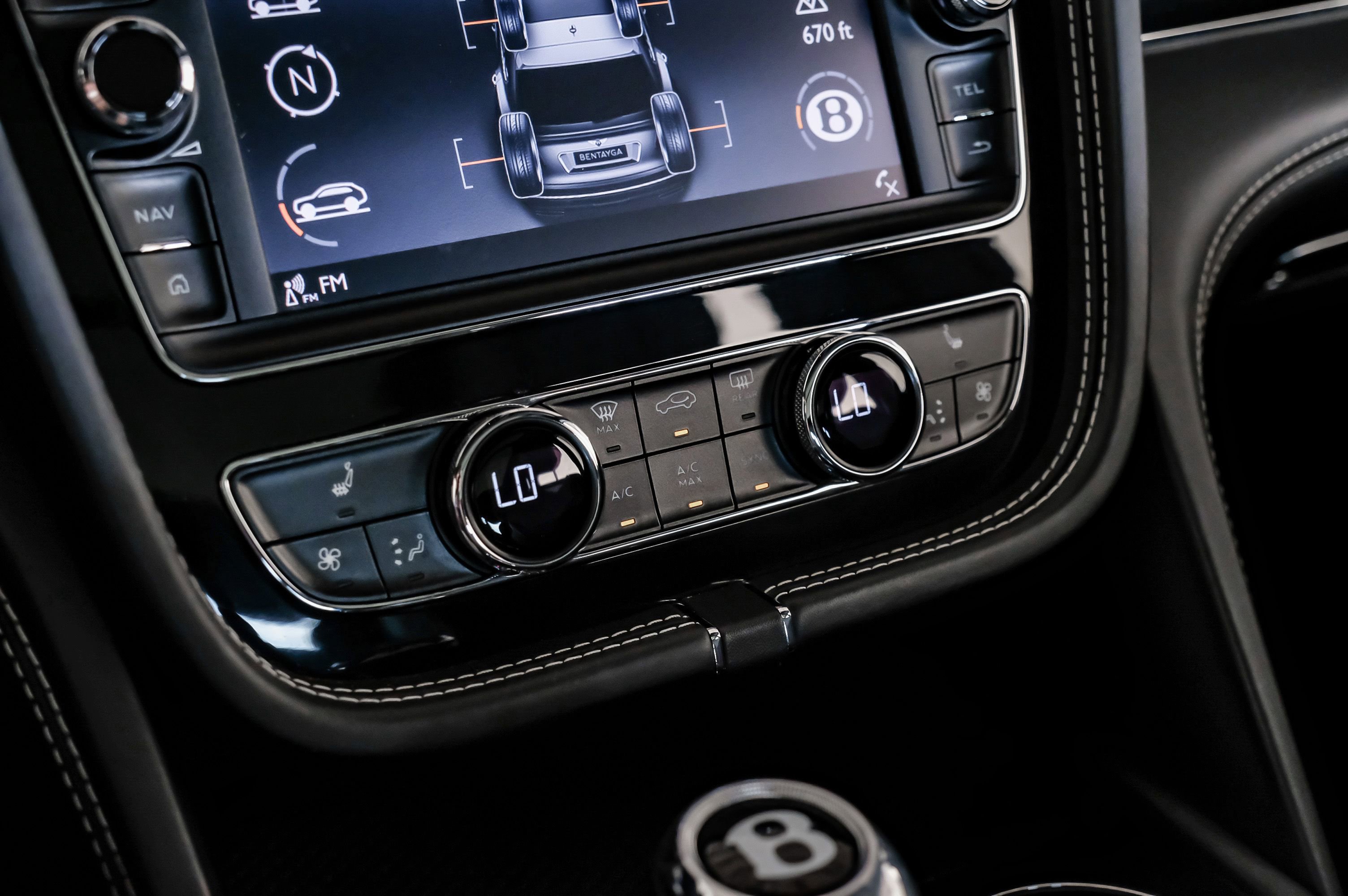 Used 2017 Bentley Bentayga image 27