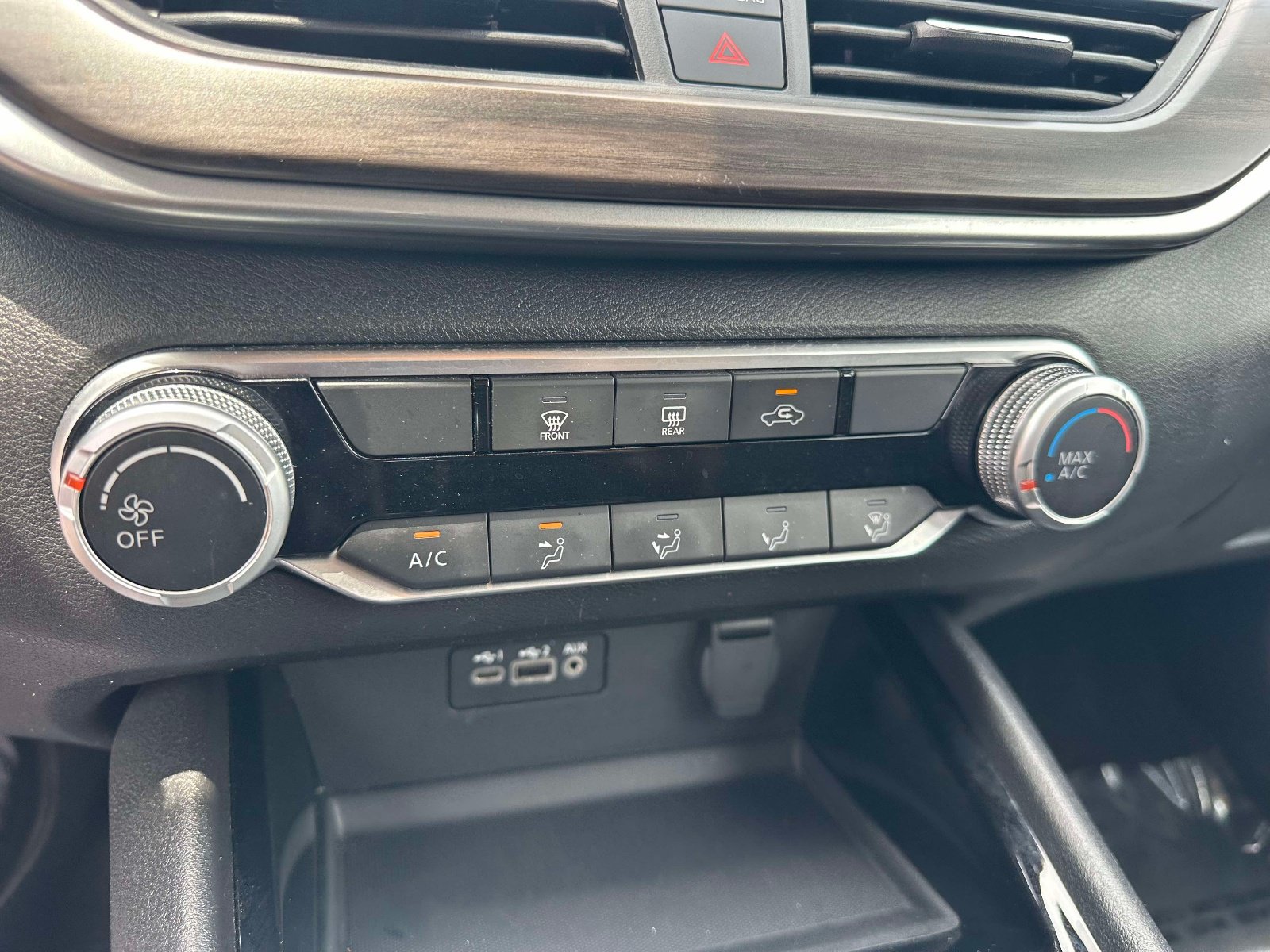 Used 2024 Nissan Altima 2.5 SV FWD image 11