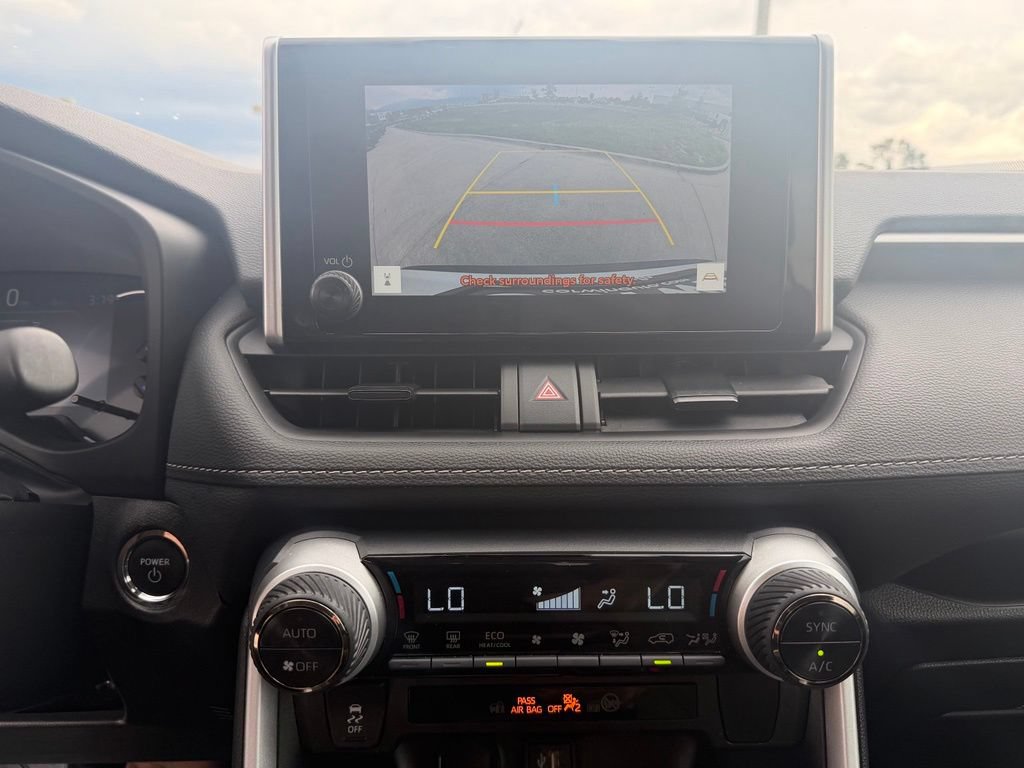 Used 2025 Toyota RAV4 XLE AWD/4WD image 16