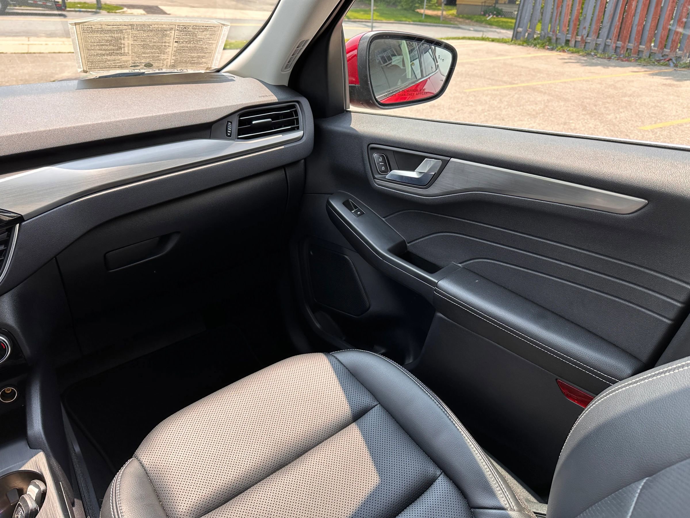 Used 2022 Ford Escape Titanium image 18