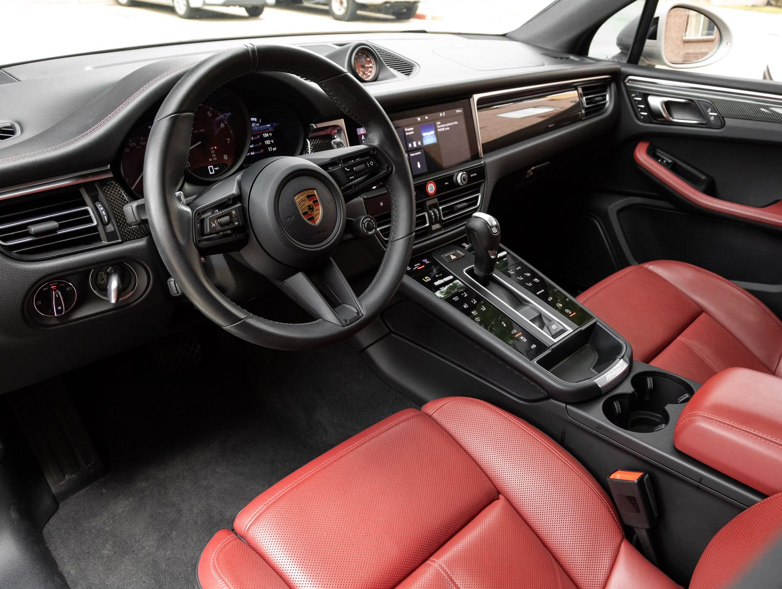 Certified 2023 Porsche Macan S AWD/4WD image 4