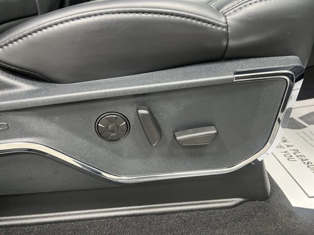 Used 2025 Ford F450 Platinum w/ FX4 Off-Road Package image 64