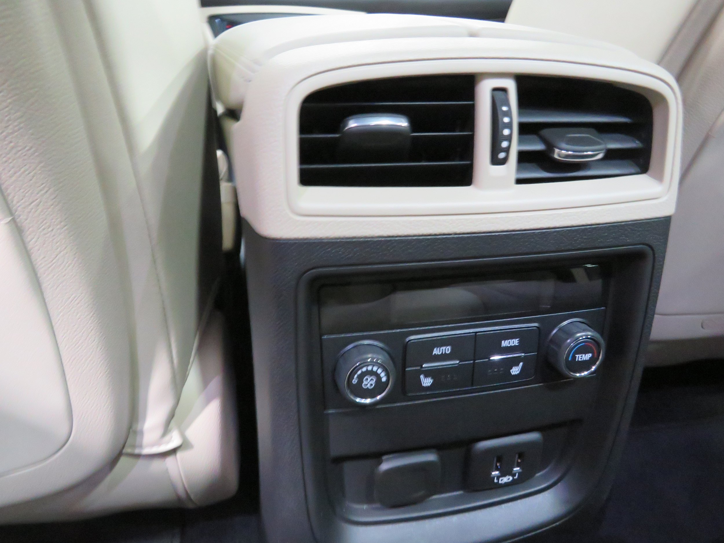 Used 2020 Buick Envision Premium w/ Driver Confidence Package AWD/4WD image 10