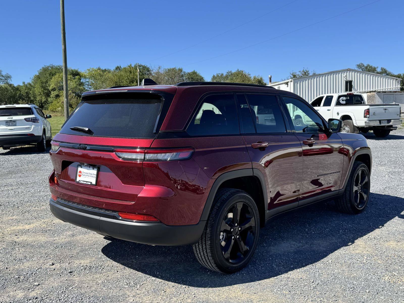 New 2025 Jeep Grand Cherokee Altitude AWD/4WD image 19