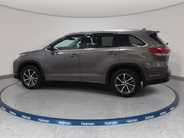 Used 2017 Toyota Highlander XLE AWD/4WD image 9