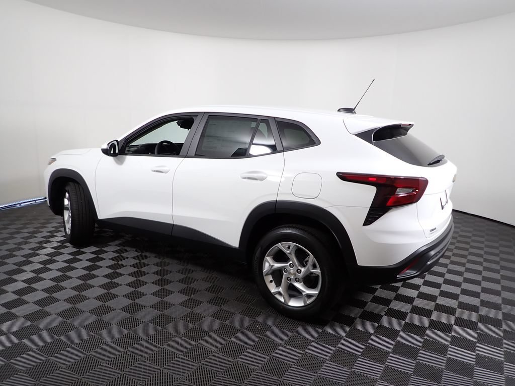 New 2026 Chevrolet Trax LS w/ LS Convenience Package FWD image 11