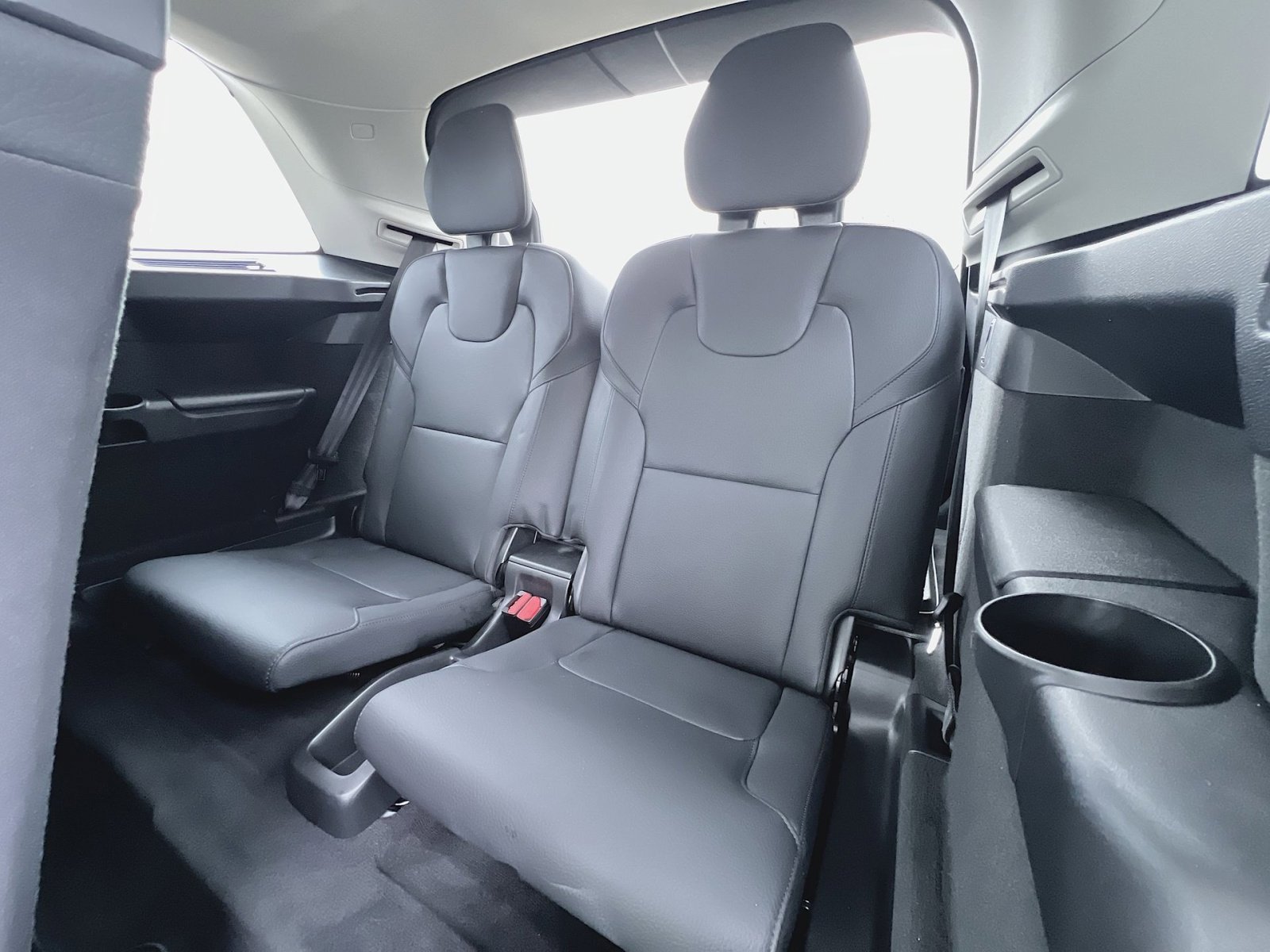 Used 2024 Volvo XC90 B5 Plus w/ Protection Package image 26