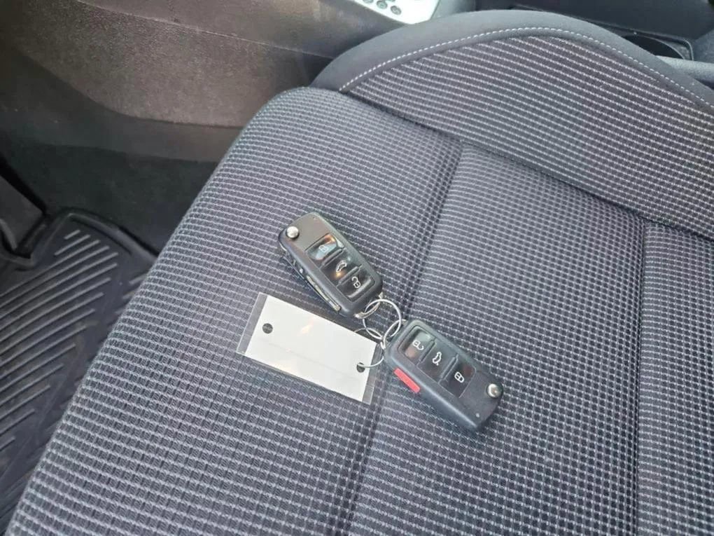 Used 2011 Volkswagen Golf 4-Door image 24