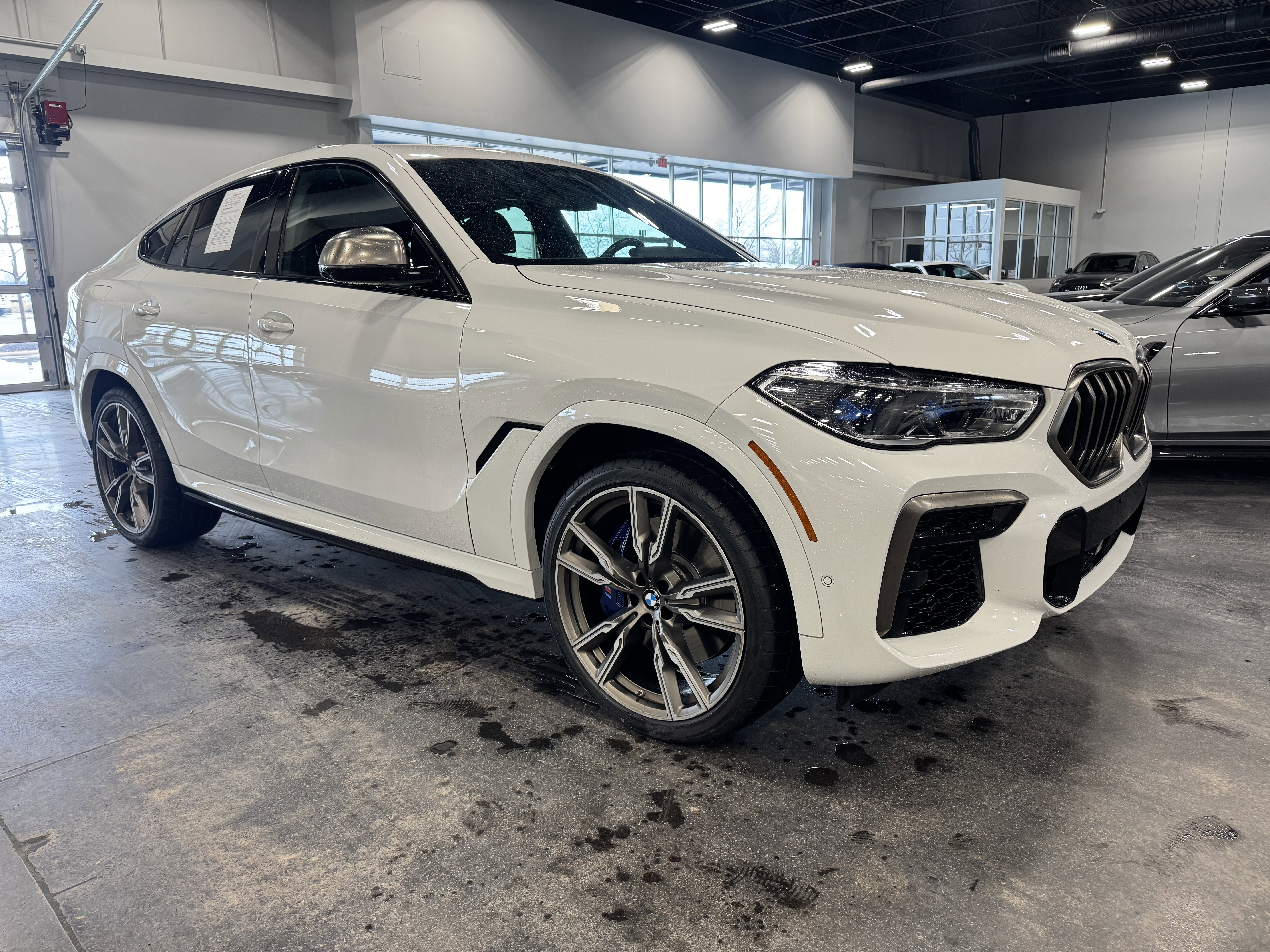 Used 2022 BMW X6 M50i w/ Executive Package image 17