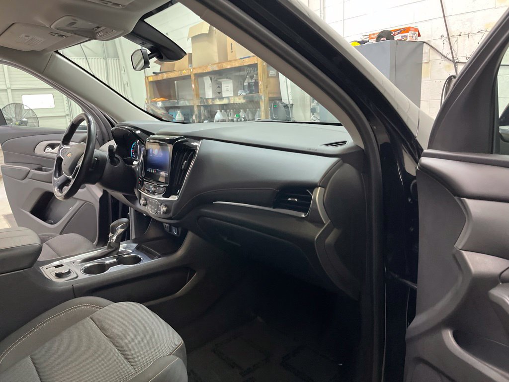 Used 2021 Chevrolet Traverse LT FWD image 35