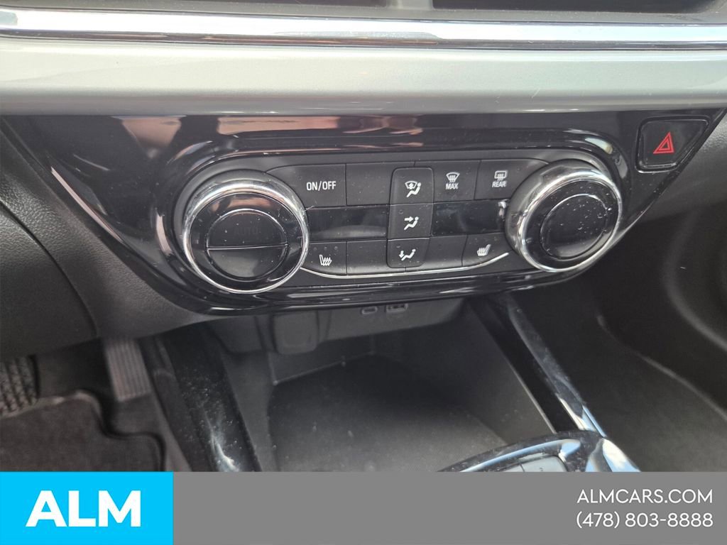 Used 2025 Chevrolet Trax LT w/ LT Convenience Package FWD image 22