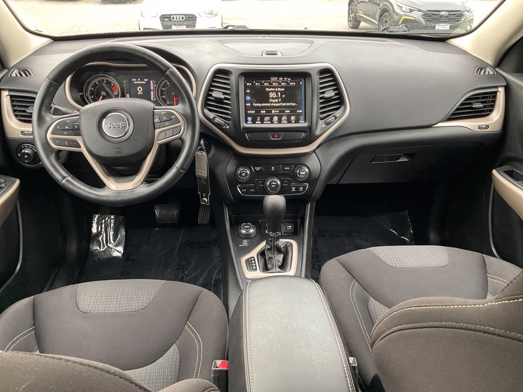 Used 2017 Jeep Cherokee Latitude w/ Cold Weather Group AWD/4WD image 30