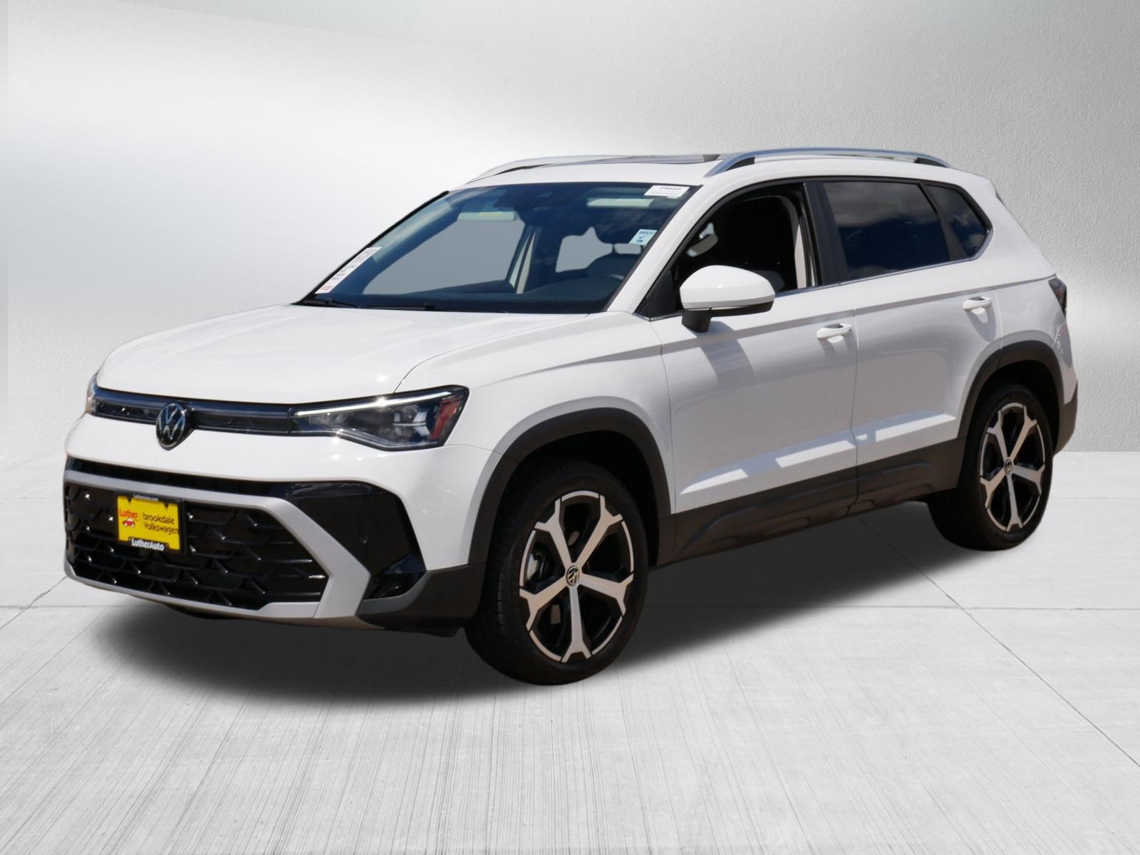 Used 2025 Volkswagen Taos SEL AWD/4WD image 3