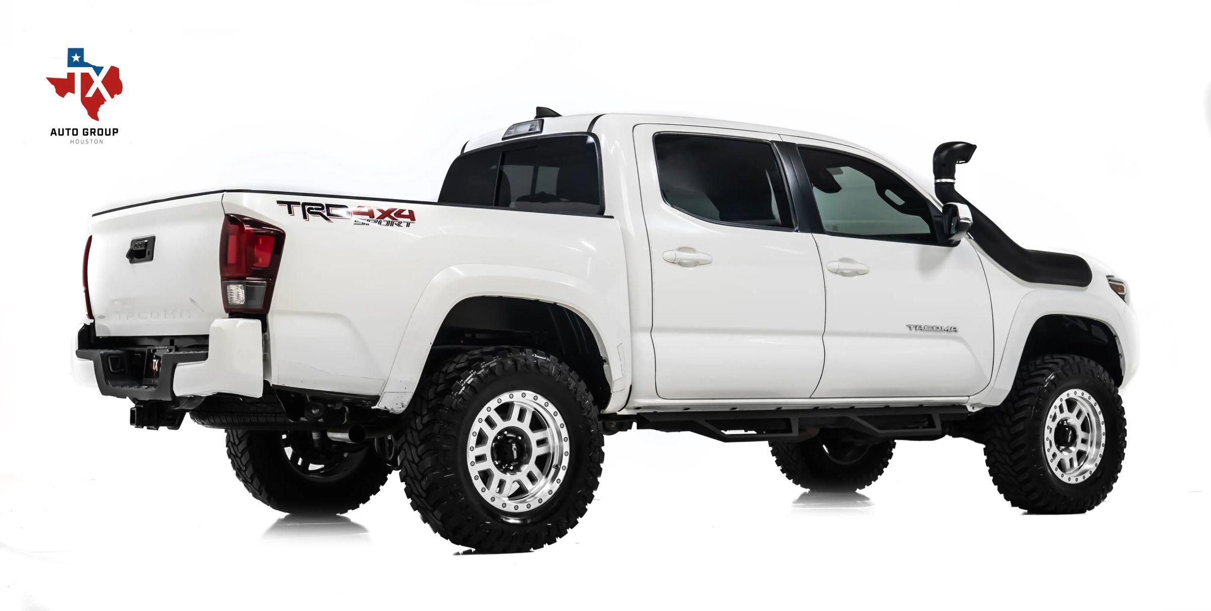 Used 2019 Toyota Tacoma TRD Sport image 4