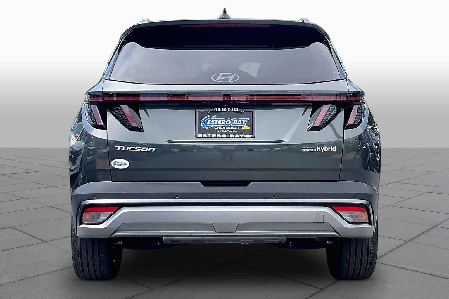 Used 2025 Hyundai Tucson Limited AWD/4WD image 9