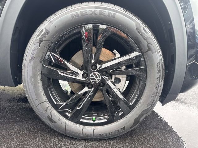 New 2026 Volkswagen Atlas Cross Sport SEL R-Line image 9