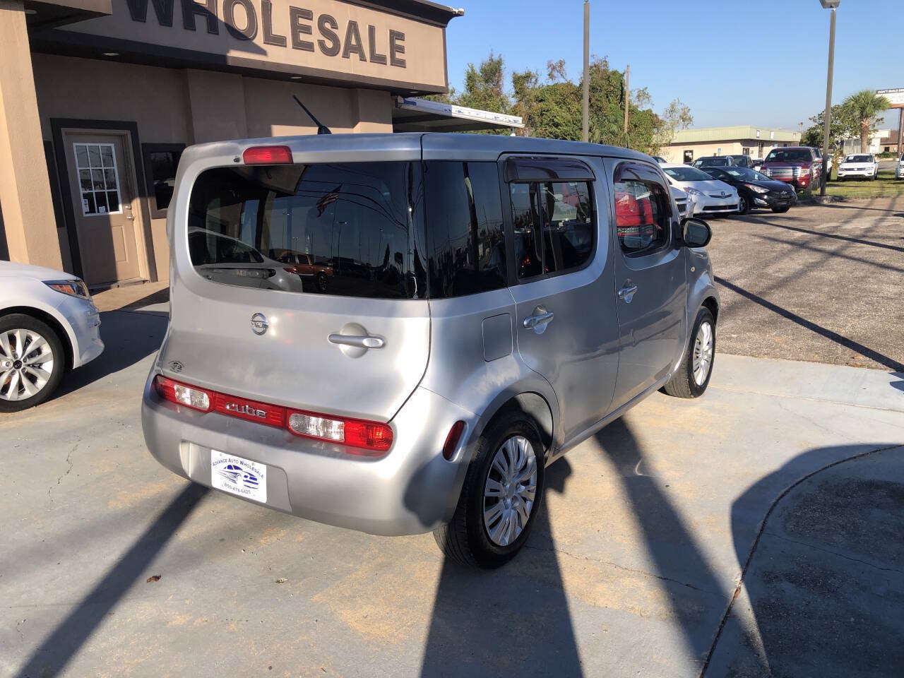 Used 2010 Nissan Cube 1.8 S w/ Interior Designer Pkg FWD image 2