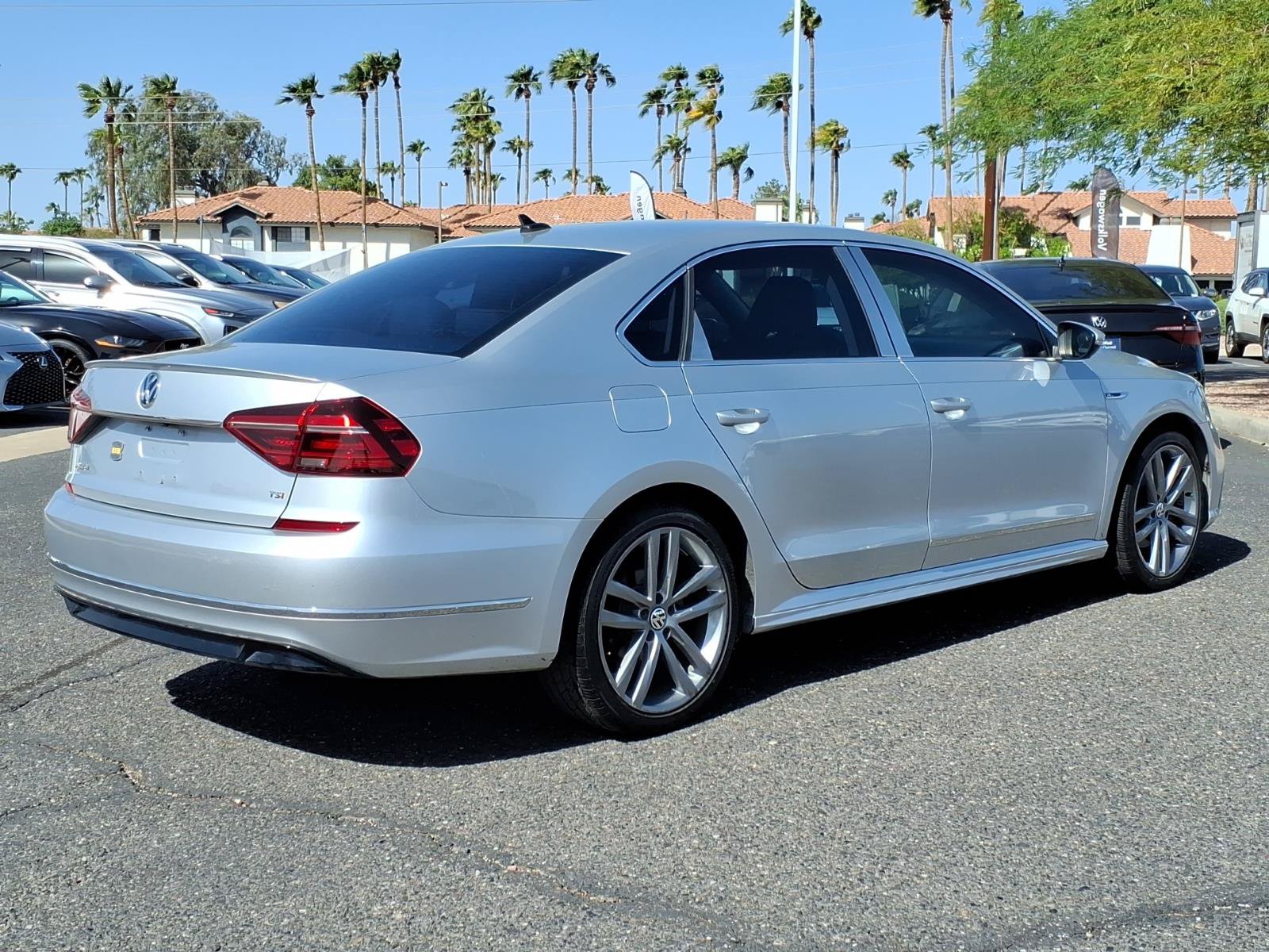Used 2017 Volkswagen Passat 1.8T R-Line FWD image 6