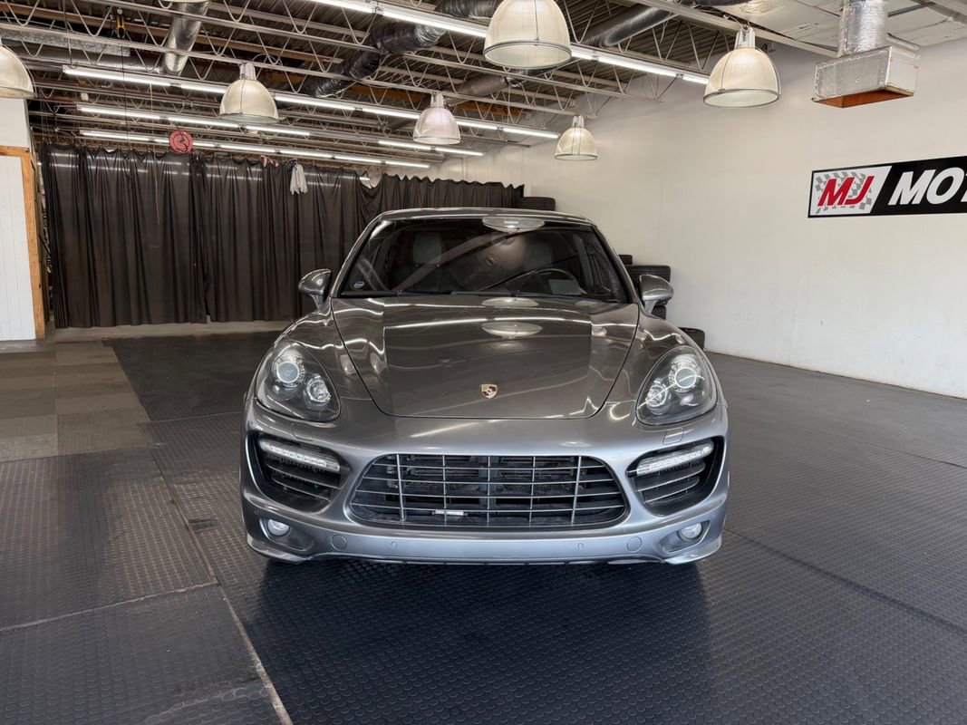 Used 2014 Porsche Cayenne Turbo S AWD/4WD image 3