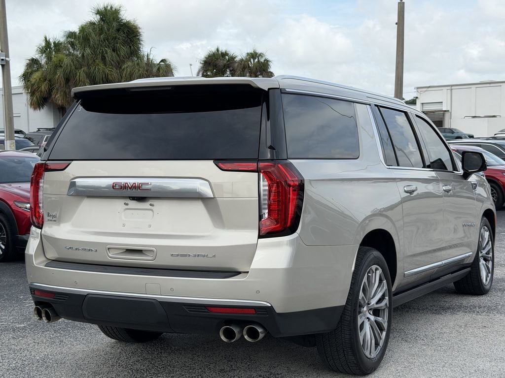 Used 2021 GMC Yukon XL Denali w/ Denali Premium Package RWD image 5
