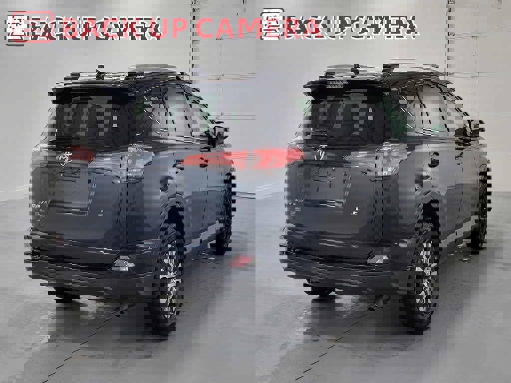 Used 2018 Toyota RAV4 LE image 7