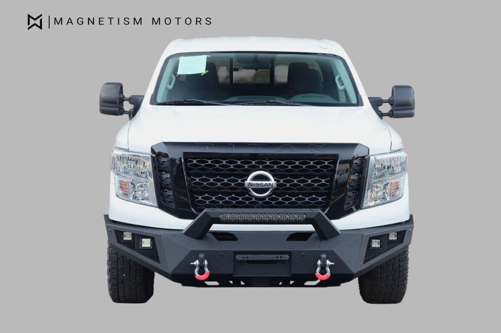 Used 2018 Nissan Titan SV image 5