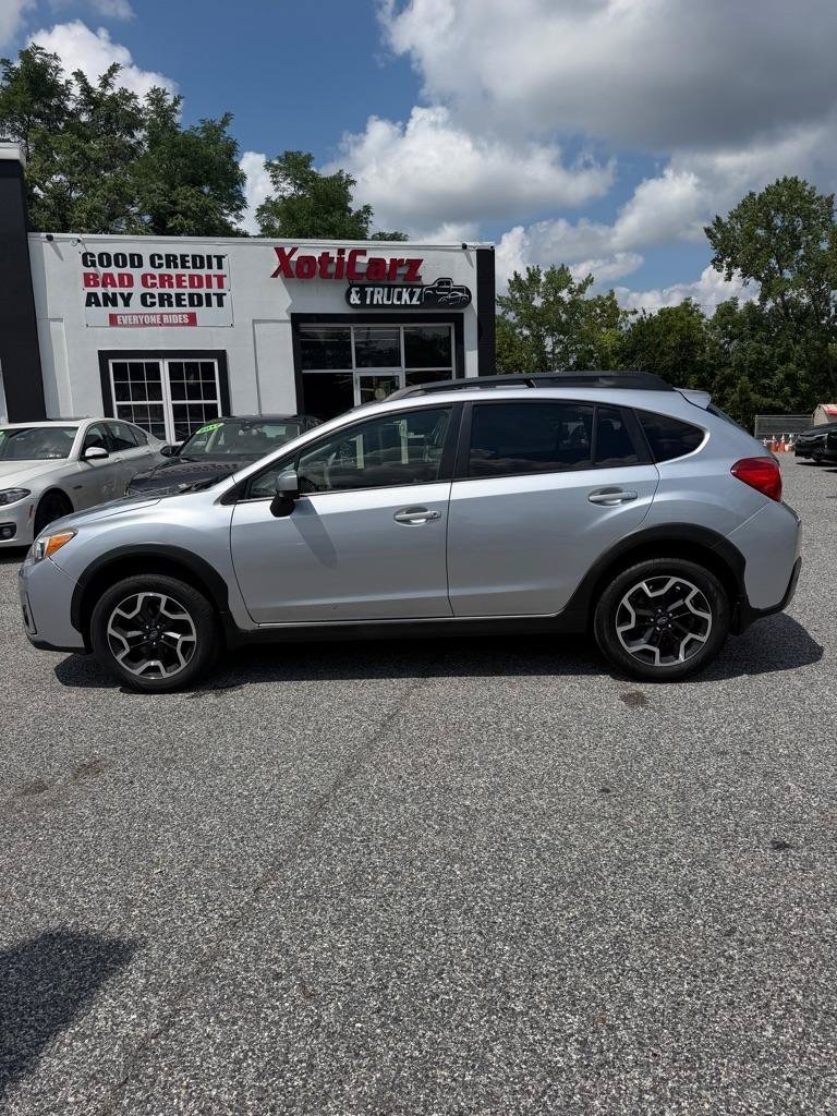 Used 2017 Subaru Crosstrek 2.0i Premium w/ Moonroof Package AWD/4WD image 1