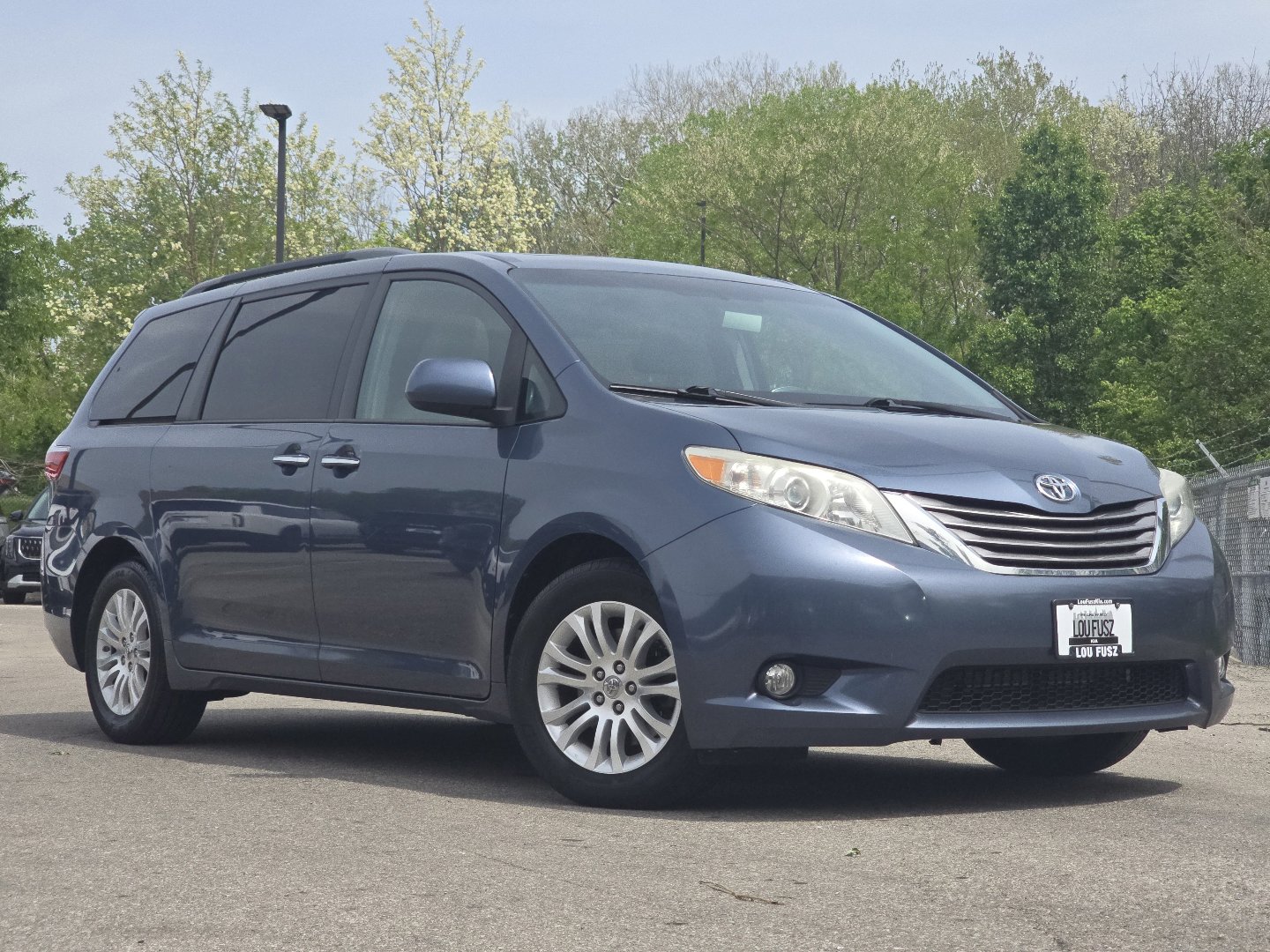 Used 2015 Toyota Sienna XLE Premium FWD image 2