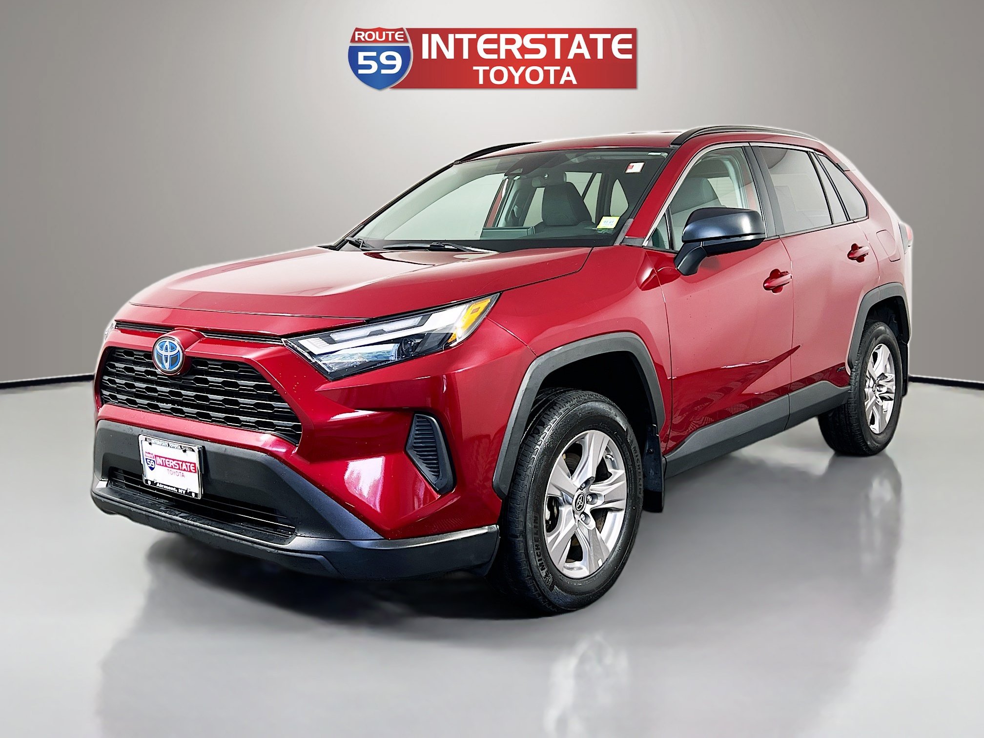Used 2023 Toyota RAV4 LE AWD/4WD image 3