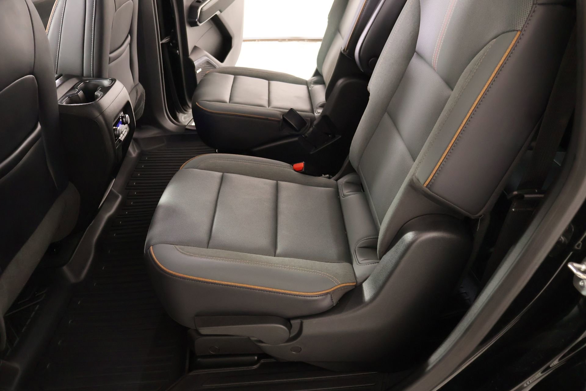 Used 2025 GMC Acadia AT4 AWD/4WD image 12