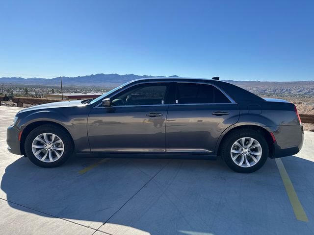 Used 2022 Chrysler 300 Touring RWD video 2