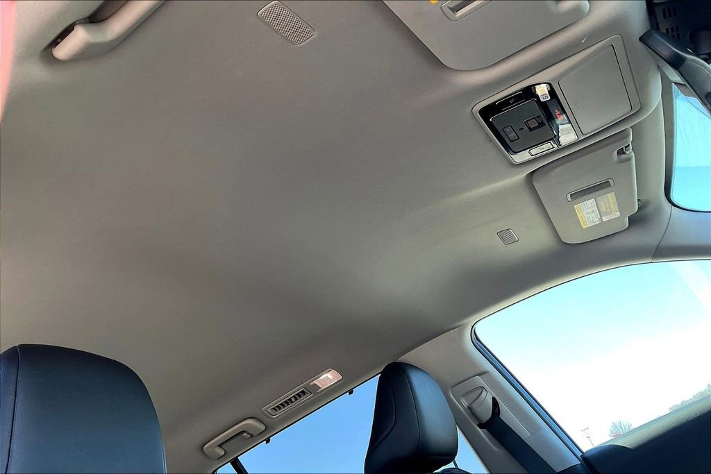 Used 2025 Toyota Grand Highlander AWD image 17
