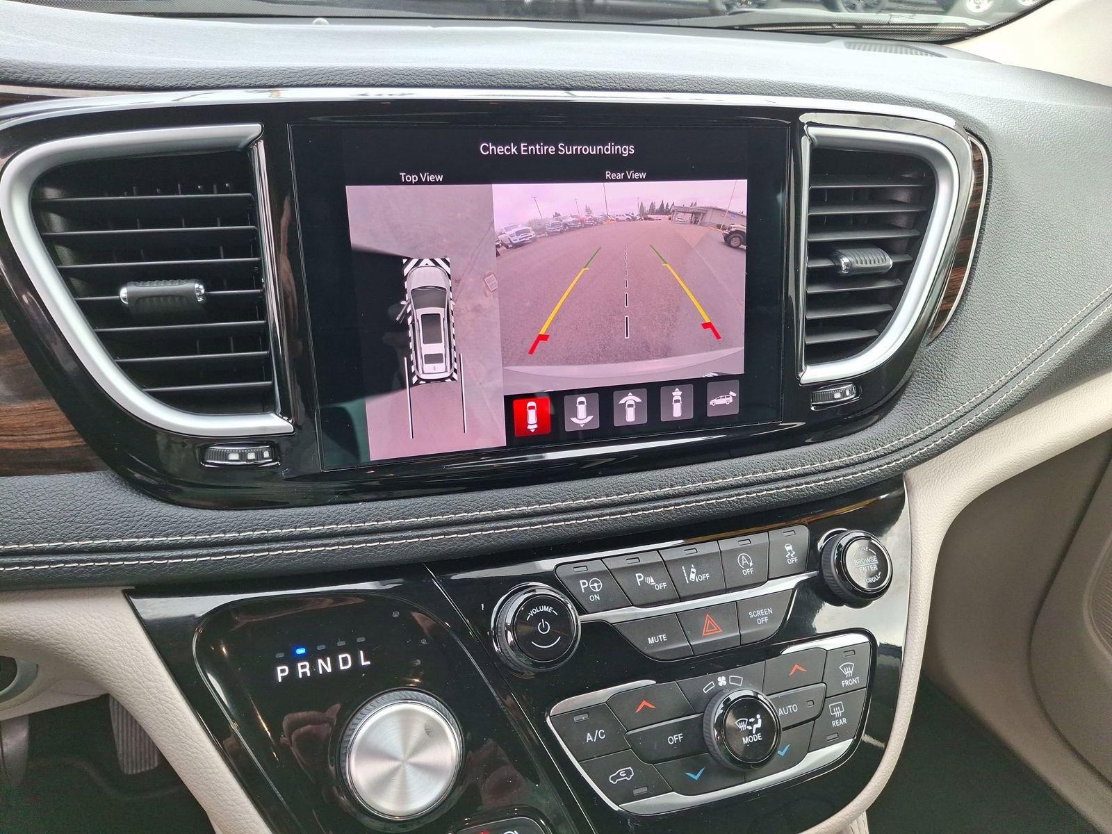 Certified 2022 Chrysler Pacifica Limited image 16