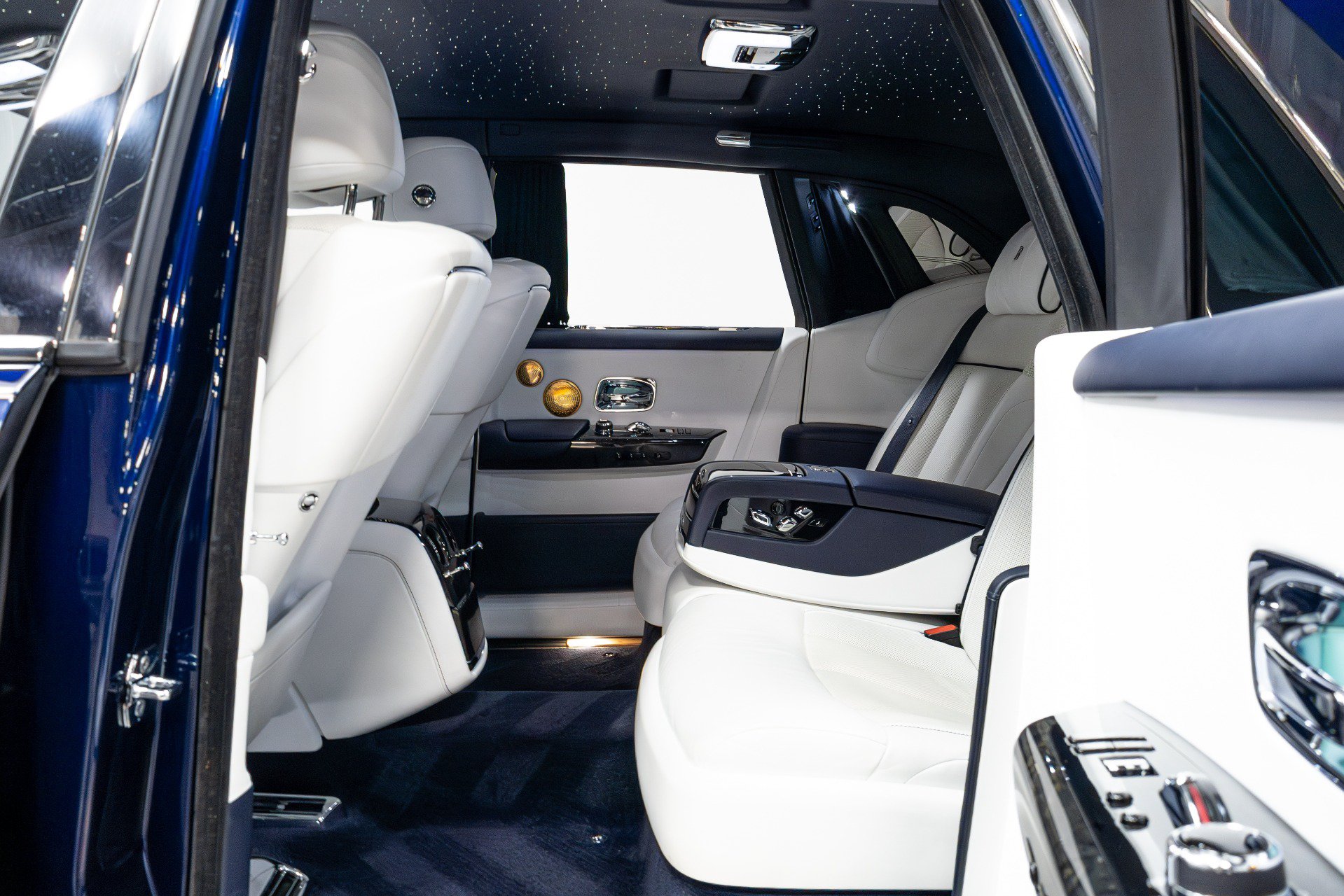 Used 2021 Rolls-Royce Phantom Sedan RWD image 55